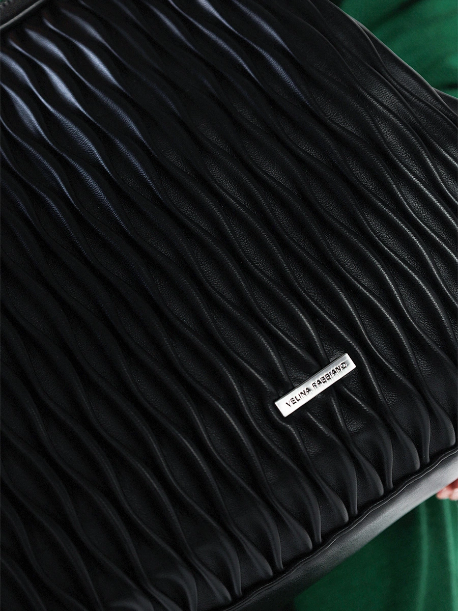 Рюкзак черного цвета с драпировкой